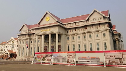 写真　新国会議事堂。ベトナム政府からの1億1,000万ドルの無償援助により建設、3月20日にラオス政府へと引き渡された（3月21日付VNエクスプレス）（3月15日、ジェトロ撮影）