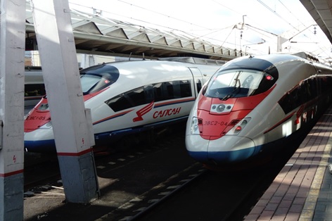 写真　モスクワ～サンクトペテルブルク間を走る特急列車「サプサン」（ジェトロ撮影）