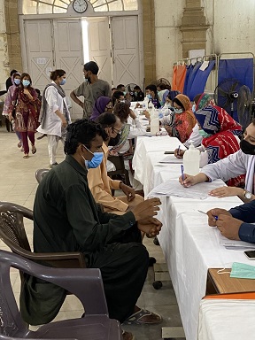 写真　カラチ市内のワクチン接種センターの様子（6月13日、ジェトロ撮影）