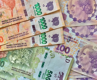 写真　非公式為替市場で1ドル207ペソとなったアルゼンチン通貨（ジェトロ撮影）