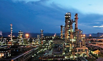 写真　ヌマリガル石油精製公社の石油精製プラント（東洋エンジニアリングインディア提供）