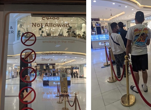 写真　リヤド市内のショッピングモール入り口に提示されている禁止事項一覧（左写真）、ショッピングモールで半ズボンを着用している男性（右写真）（ジェトロ撮影）