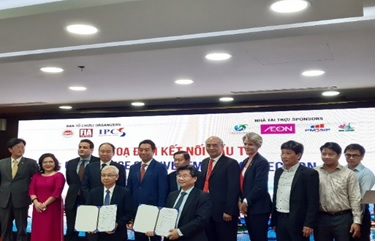 写真　MOU交換式典（FIAとベカメックスIDC、ジェトロ撮影）