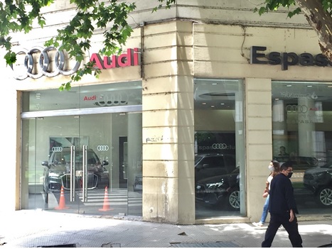 写真　新車の供給不足が販売の足かせに（ジェトロ撮影）