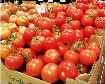 写真　「飲食料品」でインフレ上昇率が2桁の上昇率となったトマト（ジェトロ撮影）