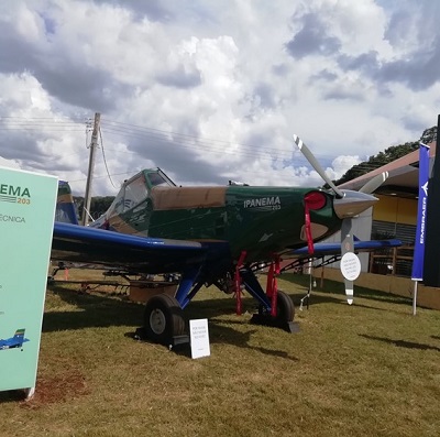 写真　エンブラエルの農薬散布用航空機「イパネマ 203」（ジェトロ撮影）