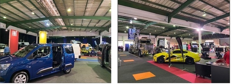 写真　完成車が展示されているホール乗用車（左）のほか、大型車の展示も多数（右）（ジェトロ撮影）