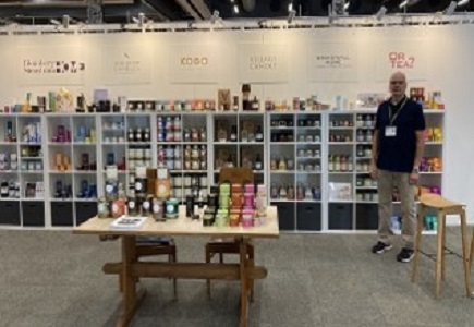 写真　室内用フレグランスを販売する出展者（ジェトロ撮影）