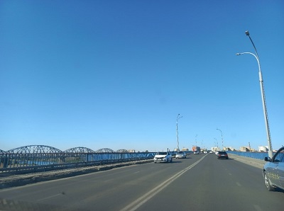 写真　1964年建設の橋。第3の橋完成後は歩道橋として利用される予定（2022年7月、ジェトロ撮影）