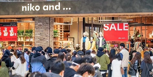写真　「niko and ... 重慶時代天街店」オープン時の様子（アダストリア提供）