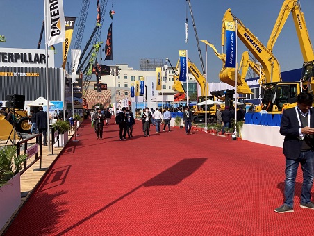 写真　bauma CONEXPO India 2023の会場外（ジェトロ撮影）