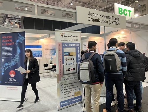 写真　世界中のバイヤーがJapan Streetに関心（ジェトロ撮影）