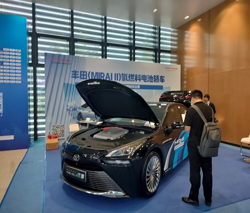写真　WHTC会場に展示されたトヨタの燃料電池自動車「MIRAI」（ジェトロ撮影）