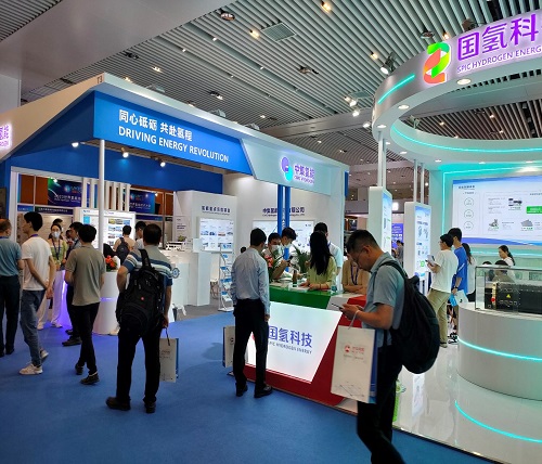 写真　バイヤーでにぎわう展示会場（ジェトロ撮影）