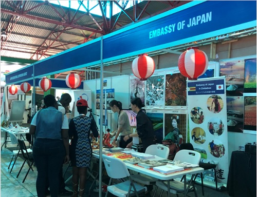 写真　日本大使館ブース（富士フイルム提供）