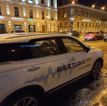 写真　Bestune T77は2023年1月以降、ロシアのモデル別新車販売台数で毎月、上位にランクインしている（ジェトロ撮影）