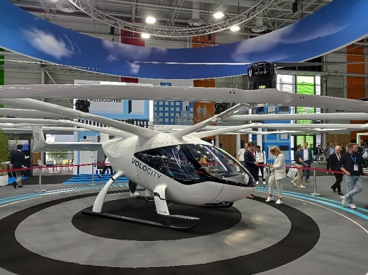 写真　会場内に展示された「空飛ぶクルマ（eVTOL）」（ジェトロ撮影）