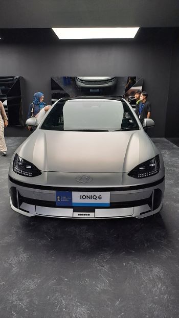写真　現代自動車が展示したEV「Ioniq 6」（ジェトロ撮影）