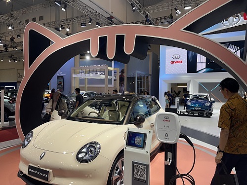 写真　長城汽車（GMW）が展示した小型EV「Ora 03」（ジェトロ撮影）