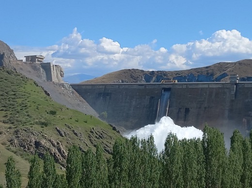 写真　キルギスのキーロフ貯水池（2022年7月、ジェトロ撮影）