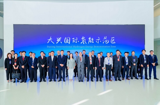 写真　視察参加者の集合写真（中国機電産品輸出入商会提供）