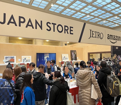 写真　JAPAN STOREも日本の商品に関心のある来場客で混雑（ジェトロ撮影）
