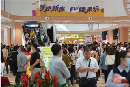 写真　にぎわう店内の様子（イオンモール提供）