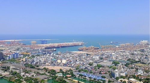 写真　コロンボ港（ジェトロ撮影）