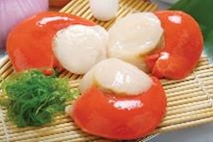 写真　青森県の水産企業が提供した卵付きホタテ（ジェトロ撮影）