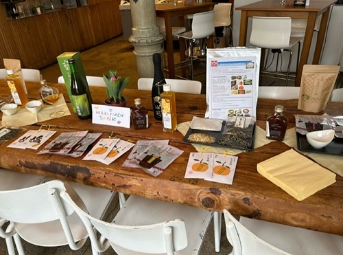 写真　キッチンスタジオで展示された京都府産商品（参加者提供）