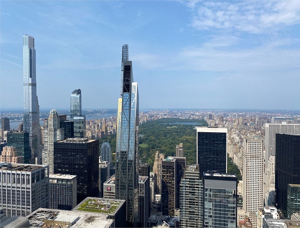 写真　富裕層向けの高層アパートが建ち並ぶニューヨーク市（ジェトロ撮影）
