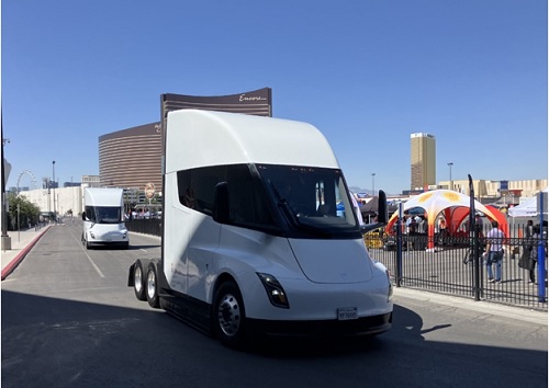 写真　テスラ「セミ（Semi）」クラス8EVトラック（ジェトロ撮影）