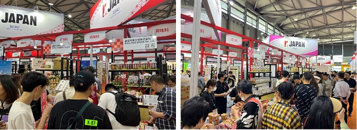 写真　出品者による商談（ジェトロ撮影）