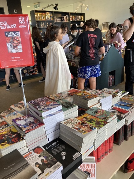 写真　漫画やフィギュアなどの物品販売コーナー（ジェトロ撮影）