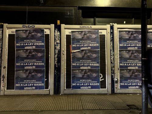 写真　オムニバス法反対デモへの参加を呼びかける労働組合のプロパガンダ（ジェトロ撮影）