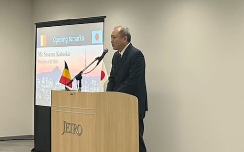 写真　片岡ジェトロ副理事長によるオープニングスピーチ（ジェトロ撮影）