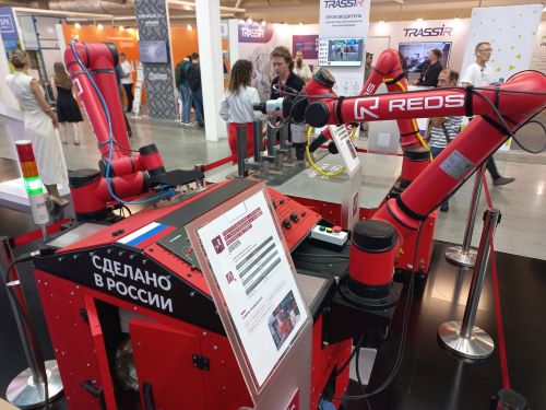 写真　「メード・イン・ロシア」であることを強調したロボットの展示（ジェトロ撮影）