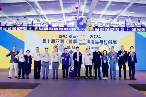 写真　ISPO上海2024 開幕式に各国・団体の代表者がVIPとして登壇（主催者提供）
