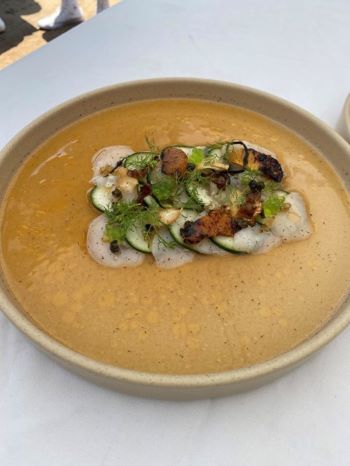 写真　優勝チーム提供のオアハカ州の料理方法を活用したホタテ料理（ジェトロ撮影）