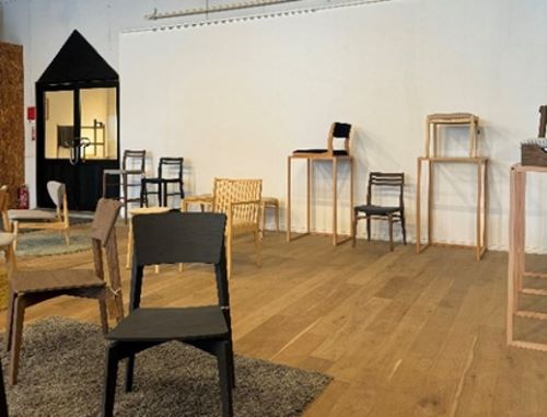 写真　視察を行った椅子メーカーのショールーム（ジェトロ撮影）