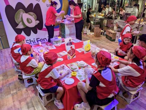 写真　キユーピー子供向けサンドイッチ教室（ジェトロ撮影）