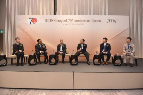 写真　パネル討論（ジェトロ撮影）