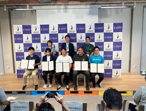 写真　2024年度J-Startup Okinawaに選定された５社（ジェトロ撮影）