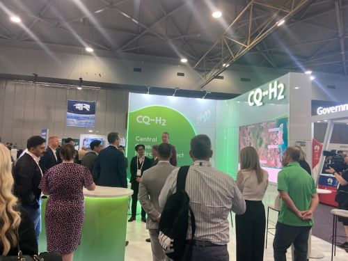 写真　にぎわいを見せるCQ-H2ブース（ジェトロ撮影）