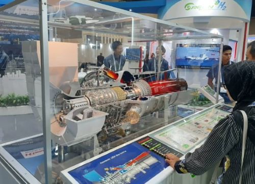 写真　川崎重工業のガスタービン模型（ジェトロ撮影）