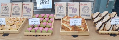 写真　日本産小麦粉とそれを使用したパン（ジェトロ撮影）