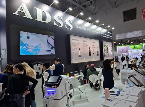 写真　洗練されたデザインの中国企業のブースも出現（ジェトロ撮影）