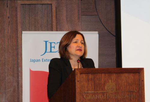 写真　ネノバ長官による基調講演（ジェトロ撮影）