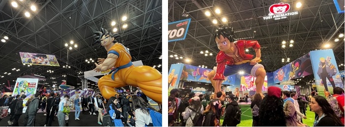 写真　（左）会場の入り口、（右）東映アニメーションの展示エリア（ともにジェトロ撮影）