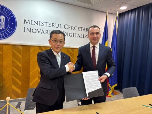 写真　ルーマニア研究・イノベーション・デジタル化省との共同声明（ジェトロ撮影）